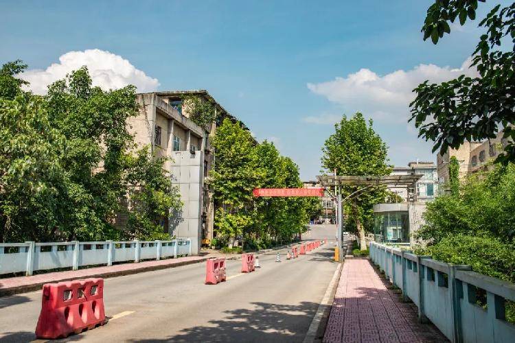 大渡口长征厂 三线建设重要一员变身热门网红打卡地
