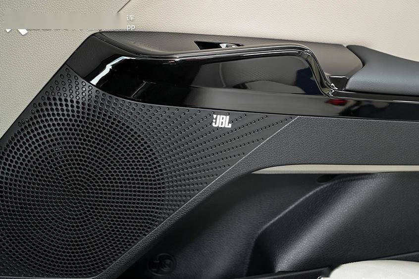 在影音方面,k5凯酷配备了jbl环绕音响系统,相信它能够为乘客带来相当