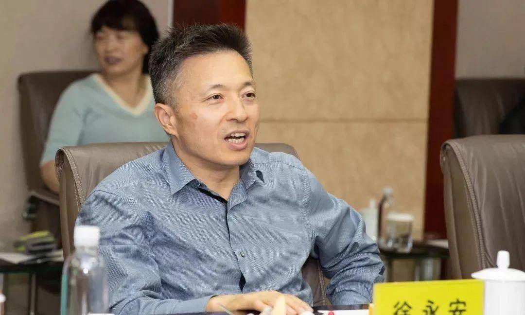 下了重头戏,2001年8月以后,重头戏基本都交由"二代掌门"徐永安来操作