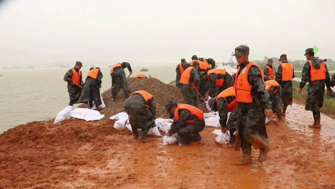 【人民至上 子弟兵全力投入抗洪搶險】東部戰區多支救援力量奮戰在