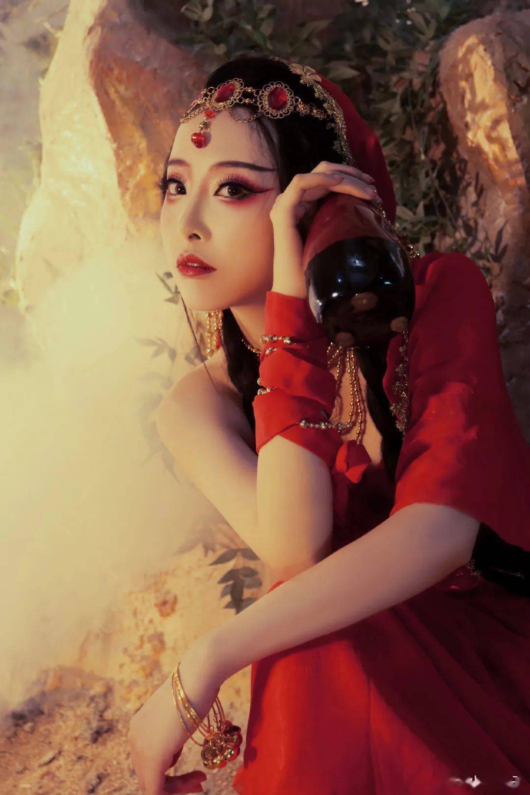 心王舒音小姐姐拍了拍你邀你饮酒作乐赏夕阳