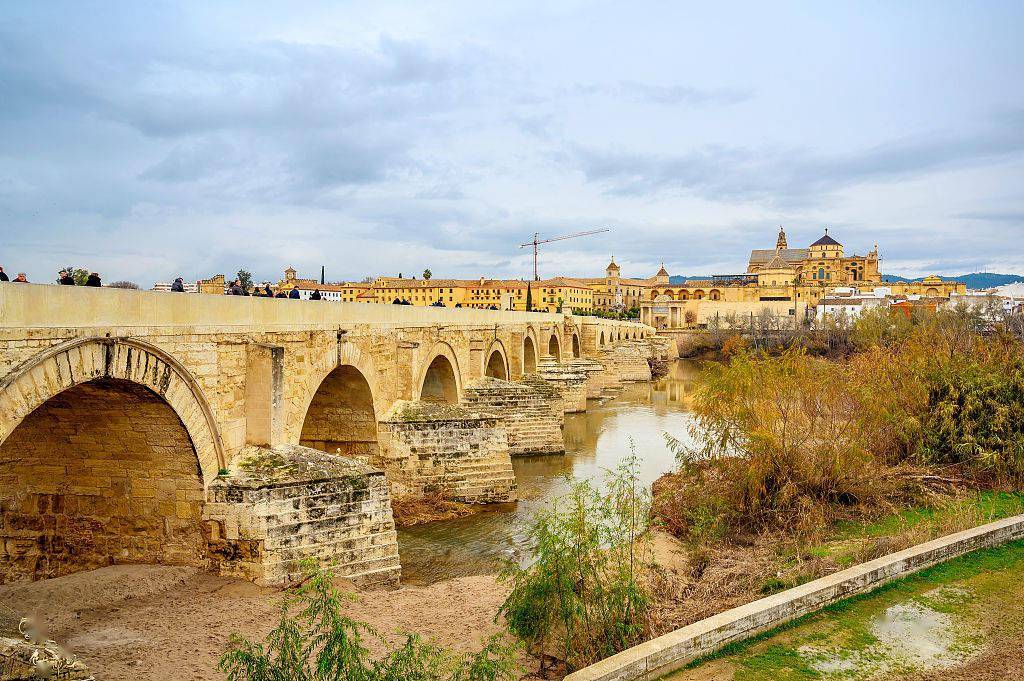 西班牙:科尔多瓦古罗马桥 《权力游戏》瓦兰提斯长桥的原型