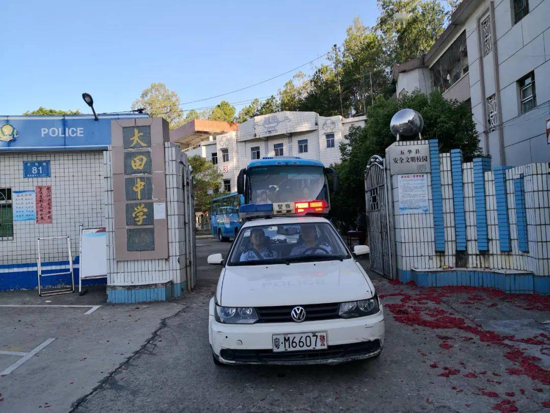 在今年中考中,五华县大田中学200多名考生就被安排到10公里外的长布镇