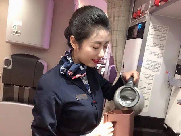 践行三心砥砺前行记东航云南优秀乘务长张新雨