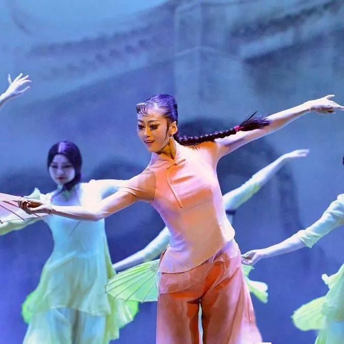 来感受下北京舞蹈学院史敏教授的敦煌舞课大师