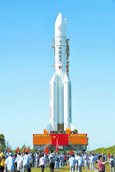 7月17日,长征五号遥四运载火箭垂直转运至发射区,计划择机实施我国