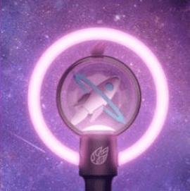 外圈会发光一个火箭的造型火箭少女101-------------------------03都