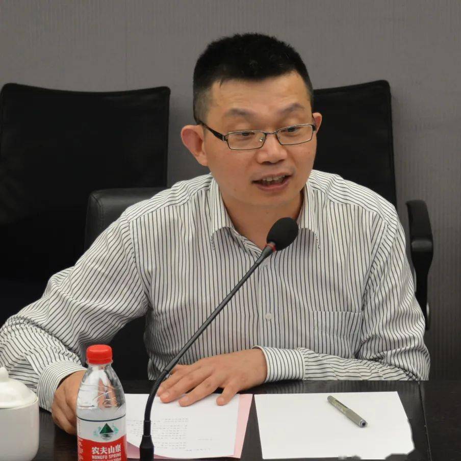 董事长陈祖贤与商会党支部书记,斜土街道办事处副主任丁卫平分别就