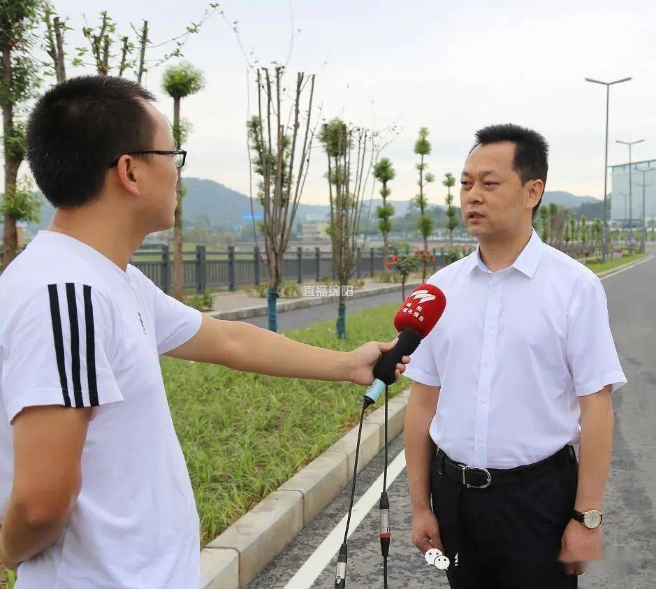 针对下一步发展,涪城区委副书记,区长邓辉提出,要重点发展三个产业