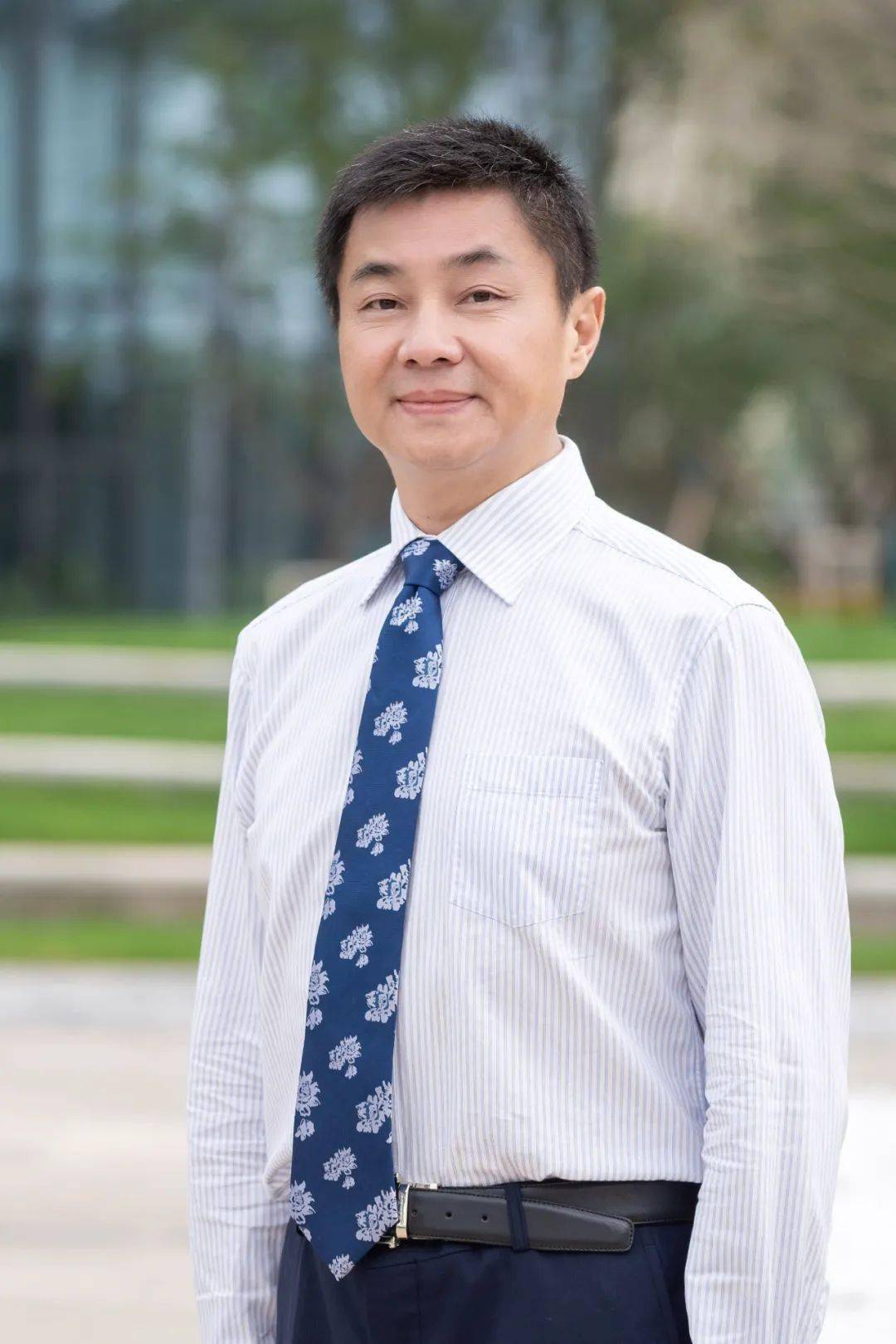 徐险峰南京一中副校长,江苏省高中英语特级教师,正高级教师,南京大学