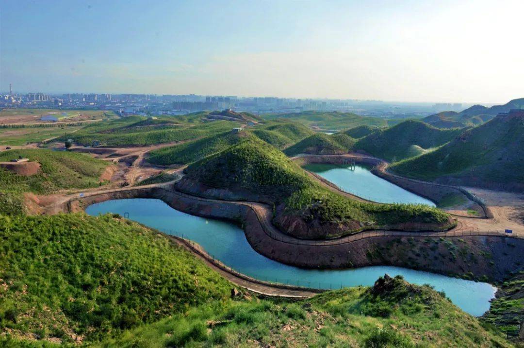 大青山南坡二老虎沟生态景观.王浩 摄