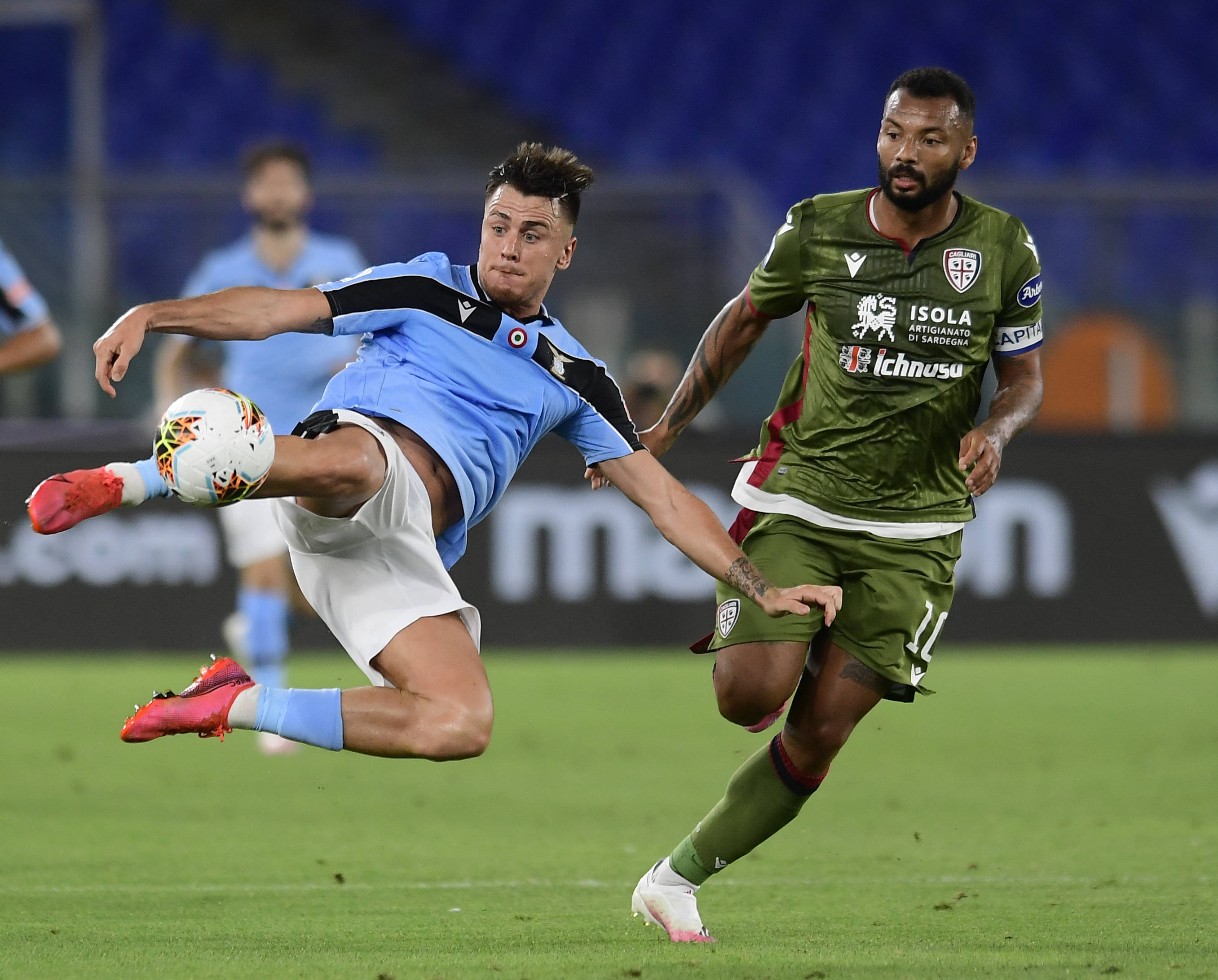 足球——意甲:拉齐奥胜卡利亚里