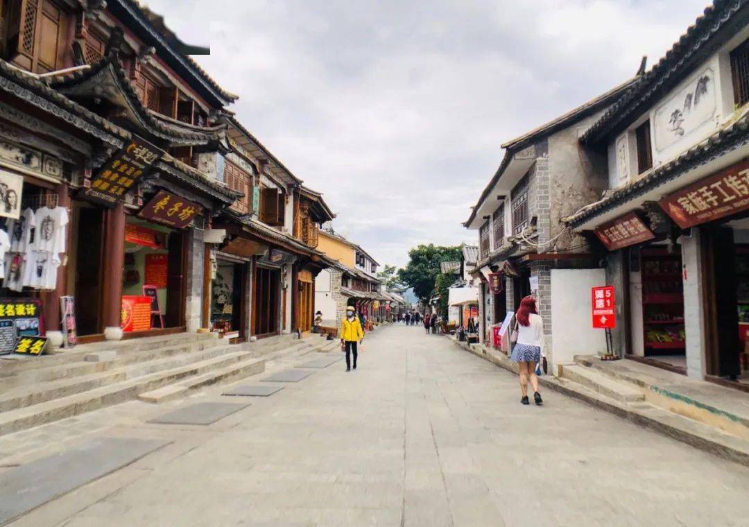 大理古城人民路风貌提升展真颜修旧如旧古味浓