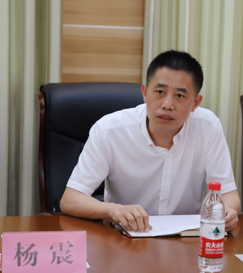 杨震任四川省南充师范学校党委书记校长