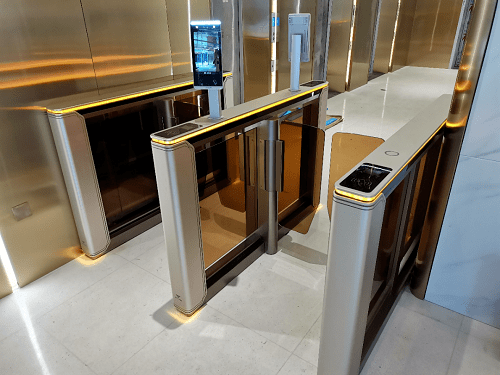 品牌动态 | 捷顺旗舰摆闸3910落地泸州时光里 打造高端智慧人行