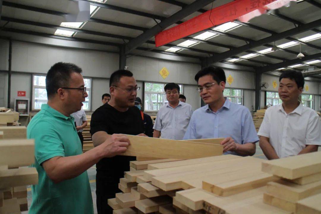 魏县县领导视察木材优化项目这家企业起初叫冀林木业有限公司,有