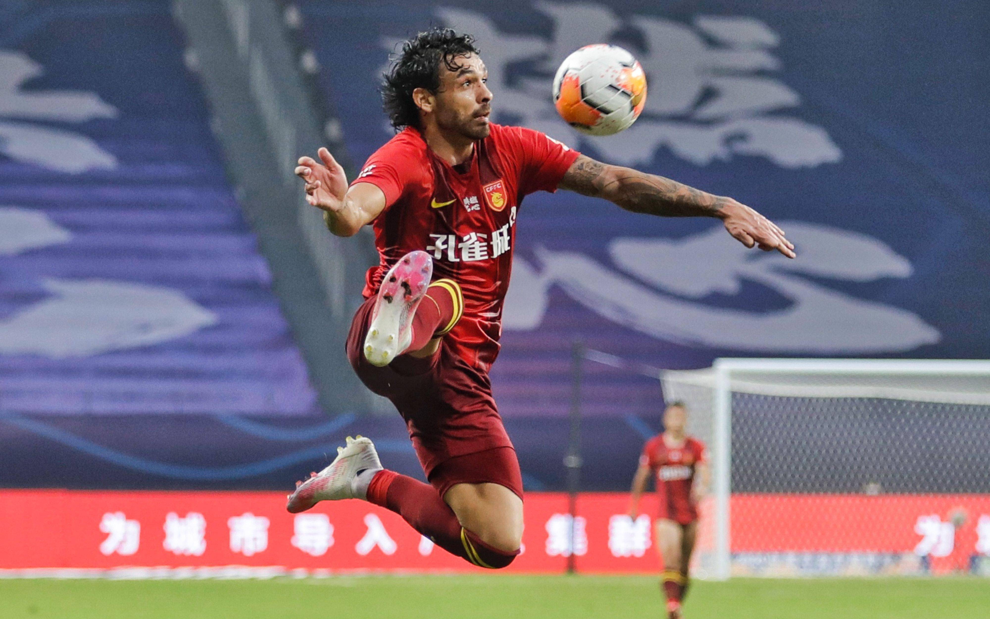 新东家首秀造两球,主教练赞高拉特"职业"