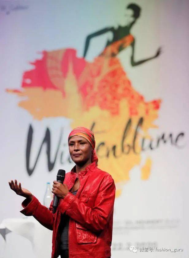 waris dirie还有著名的黑人模特waris dirie,她还成为了福布斯30位