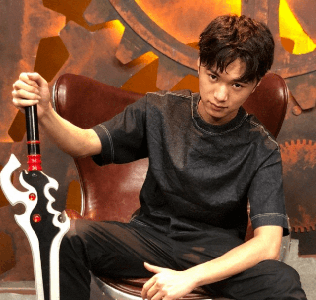 触手一哥剑仙现身虎牙大楼,大仙粉丝表示欢迎:一姐不寂寞了!