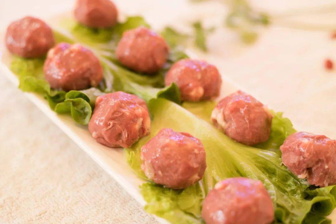 懂吃的人都先上两盘,涮得很过瘾 鲜嫩肉  嫩嫩生生的质感,还有点软嫩