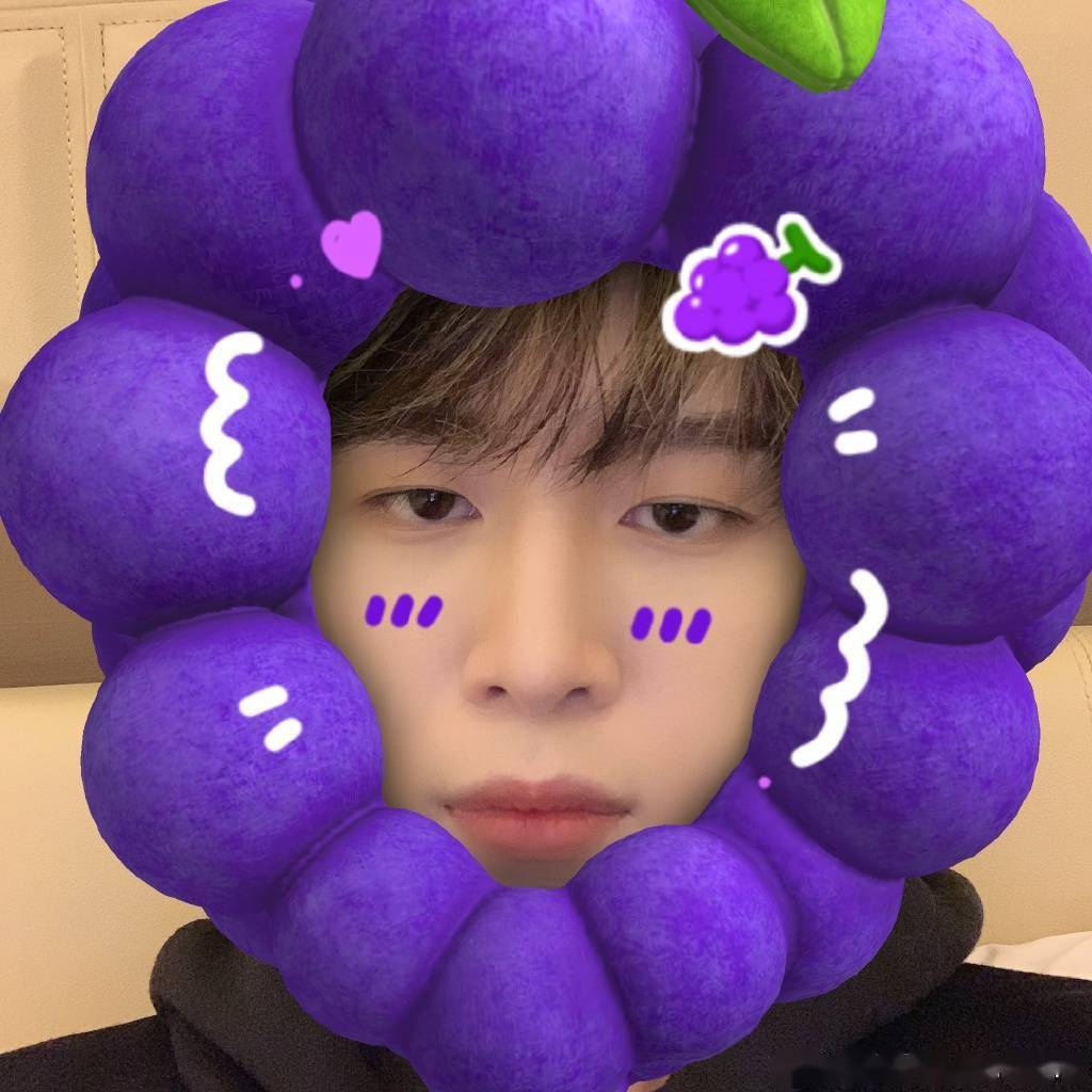 恭喜范丞丞微博粉丝喜提2000万请查收720度无死角的自拍九宫格