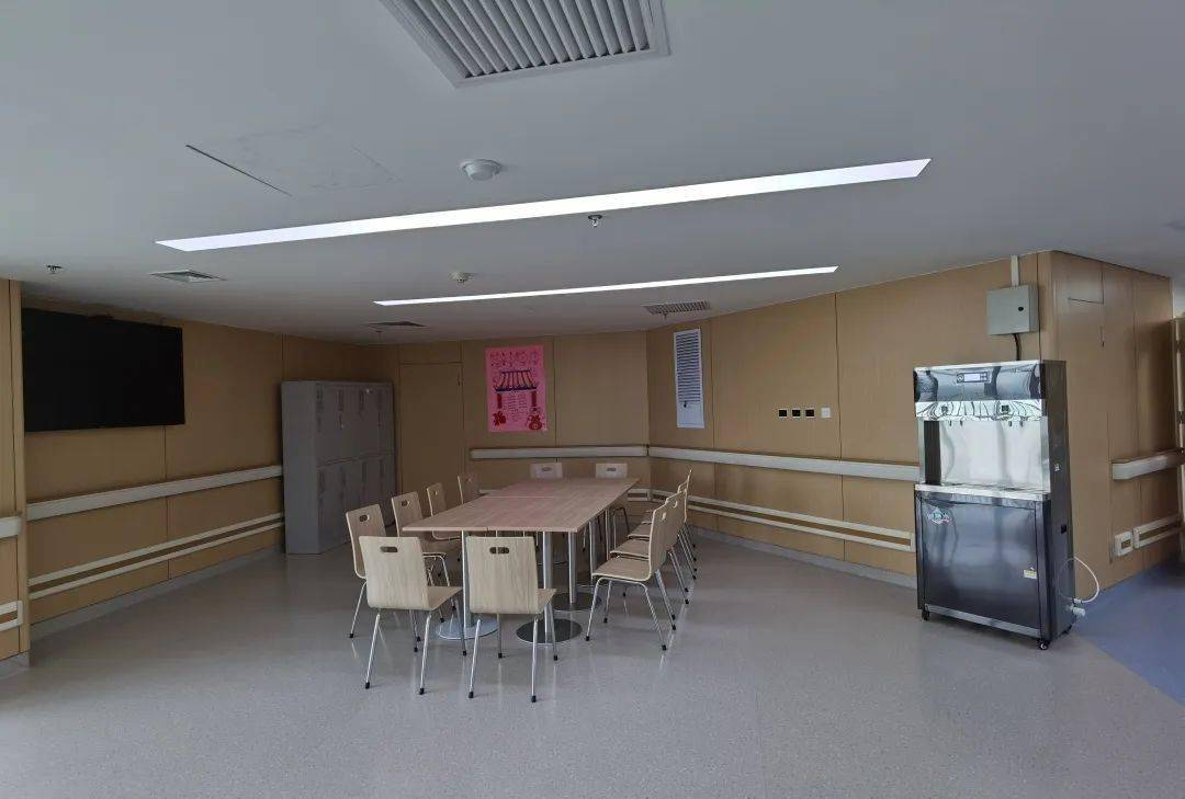 建筑面积33948平方米,住院部已于2020年7月全面投入使用,包括老年病房