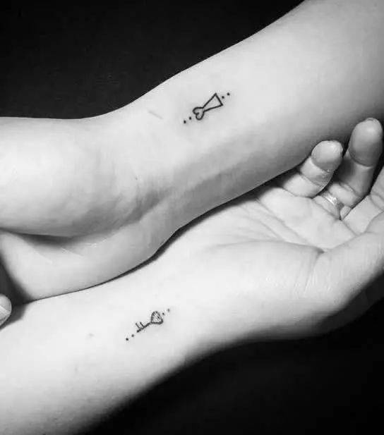 小清新纹身情侣图