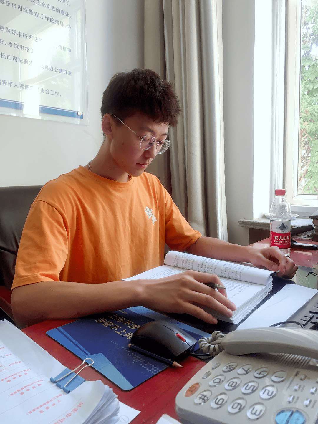 大学生兼职基层工作助理拍了拍你嘿我想说