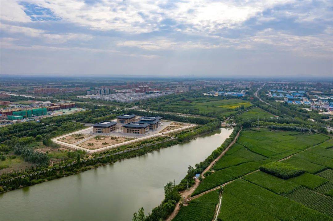 罗家河是青铜峡市主要的入黄主干排水沟,自南向北流经大坝镇,小坝镇