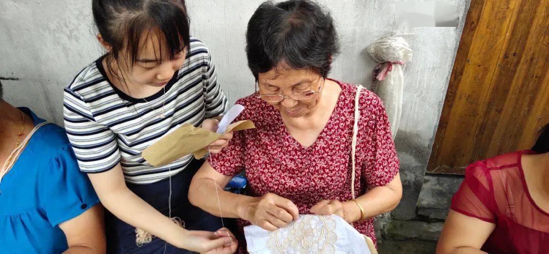 秀出飞针走线重温沙地挑花边