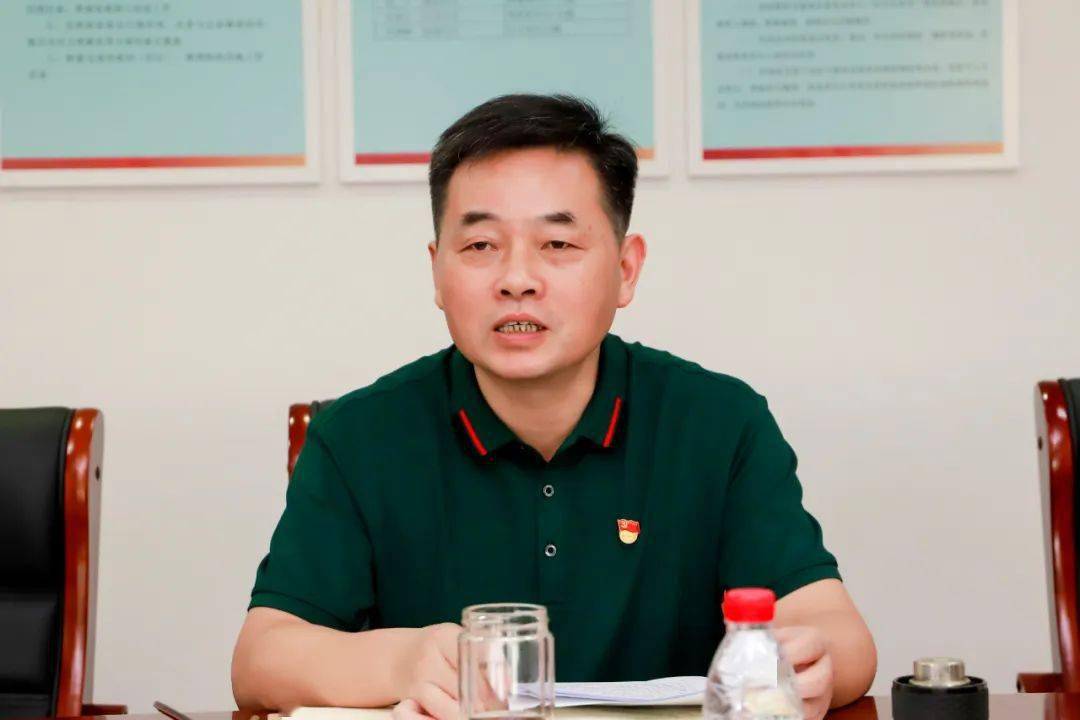 市领导调研村社换届工作