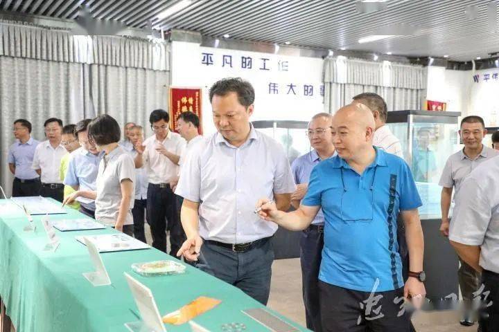 在梁平区,忠县党政代表团考察了梁平博物馆和规划展览馆,重庆平伟实业