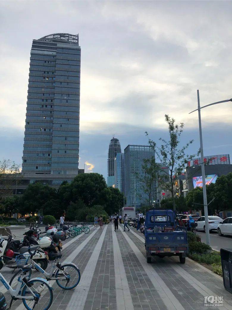 台州这条路有大城市步行街那味了,期待它进一步改变