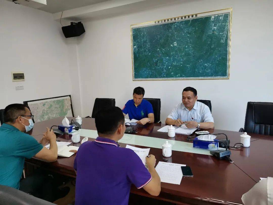 7月24日,区纪委常委练玉光一行到新雅街开展办案安全,案件审理工作