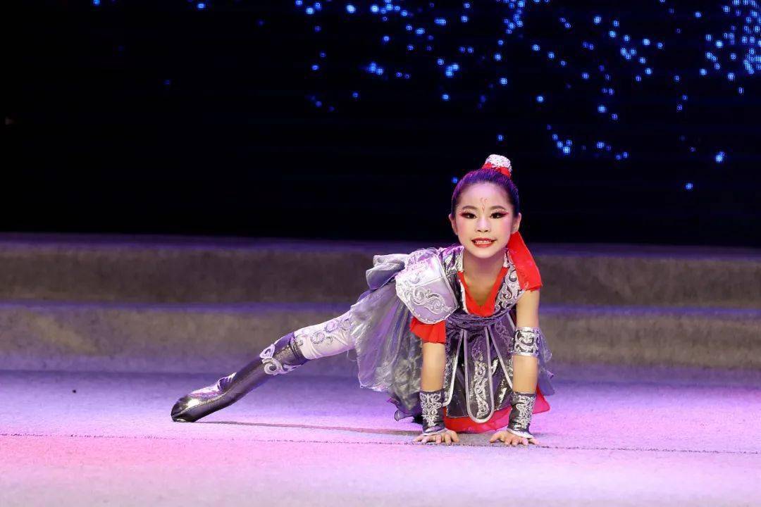 2020年七色花第一届"舞林争霸赛"精彩视频!_手机搜狐网