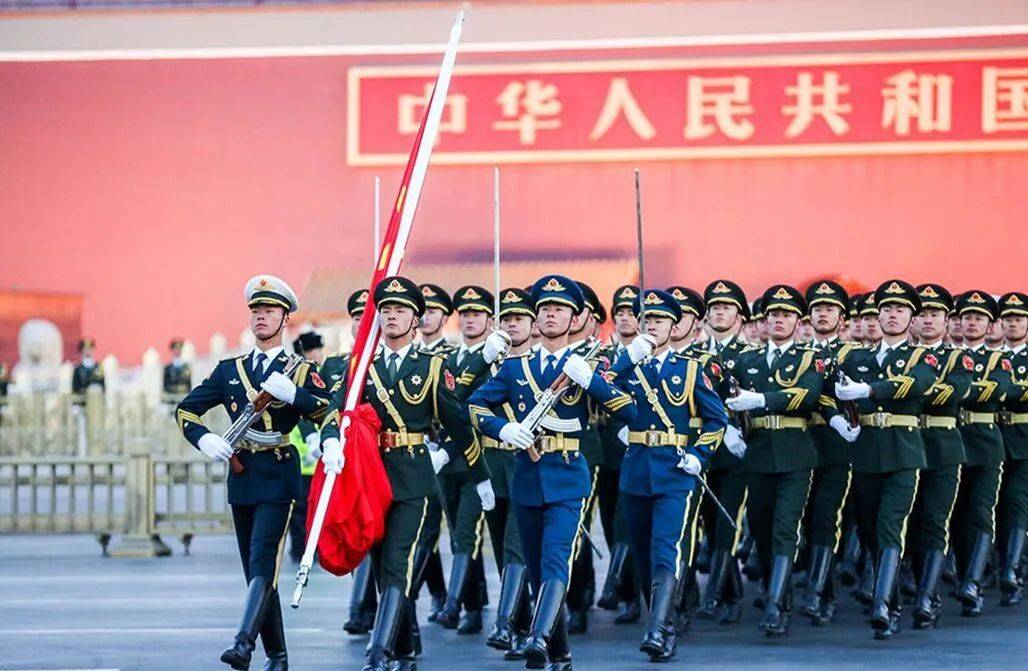 建军节致敬中华人民解放军