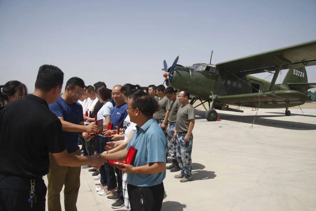 阿左旗科林草局开展八一建军节慰问活动