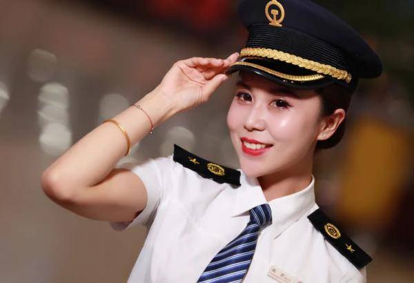 部队最美女兵空姐图片