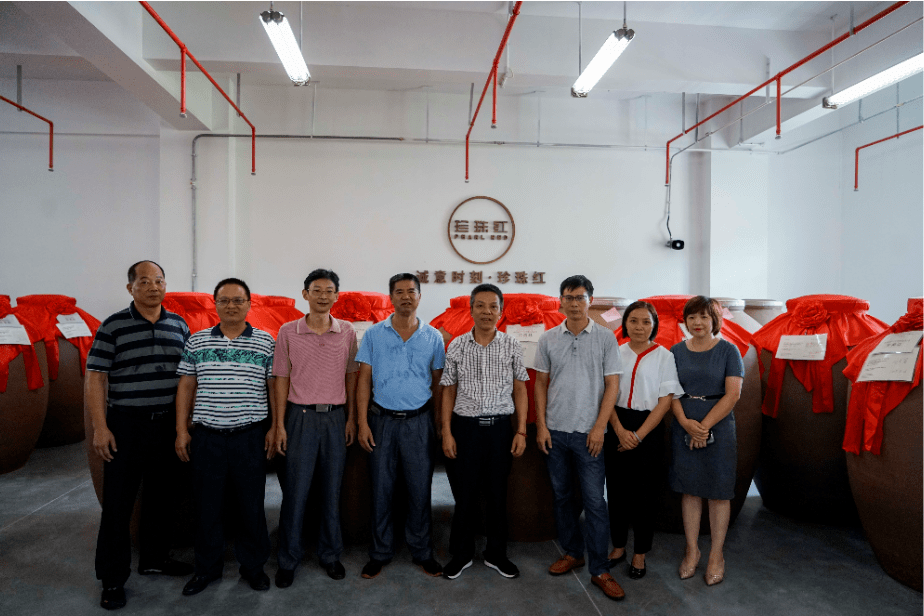 彭洪会长一行到广东明珠珍珠红酒业有限公司调研