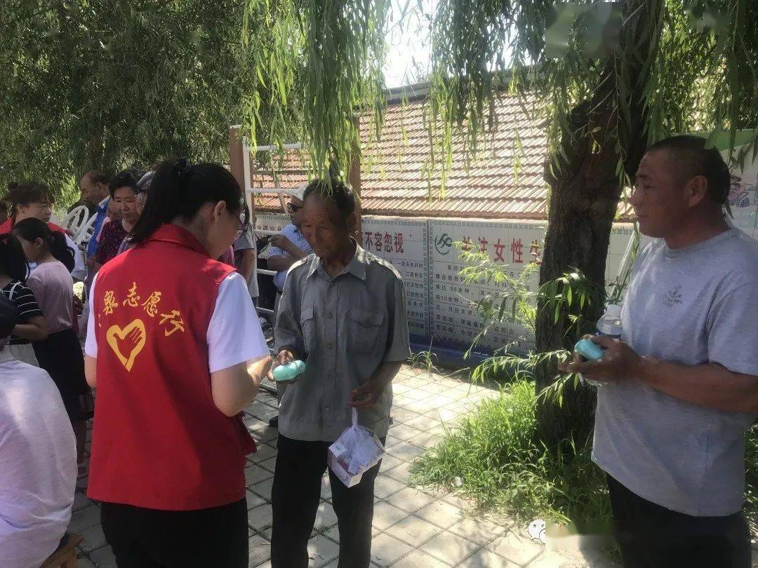 平泉团市委开展寸草心爱老敬老志愿服务活动