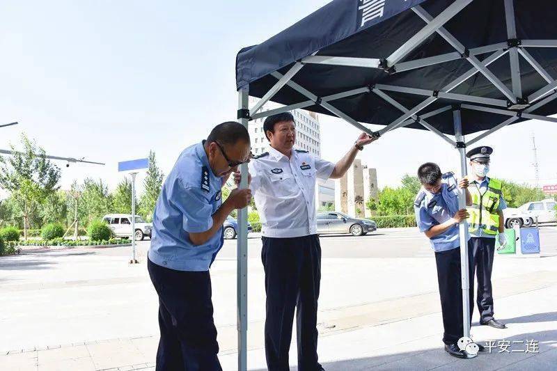朱日和副市长在慰问中要求:广大民警,辅警要克服高温天气下带来的困难