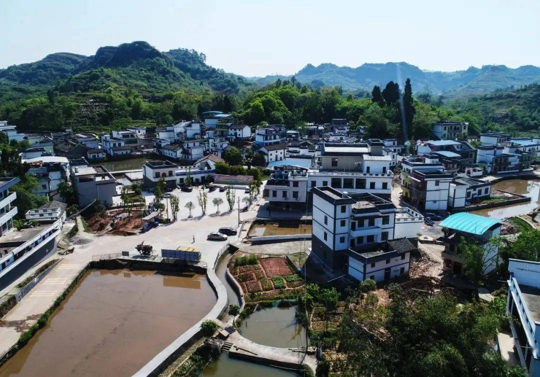 乐昌市省际边界美丽乡村示范带覆盖乐昌市坪石镇9个行政村,庆云镇3个