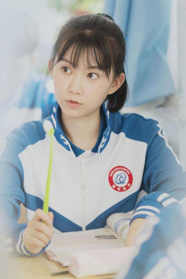 贺灵榣一根木头开播夏雅灵动活泼惹人爱