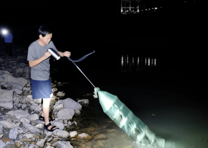 湾潭夜间"雷霆行动" 零容忍非法捕鱼