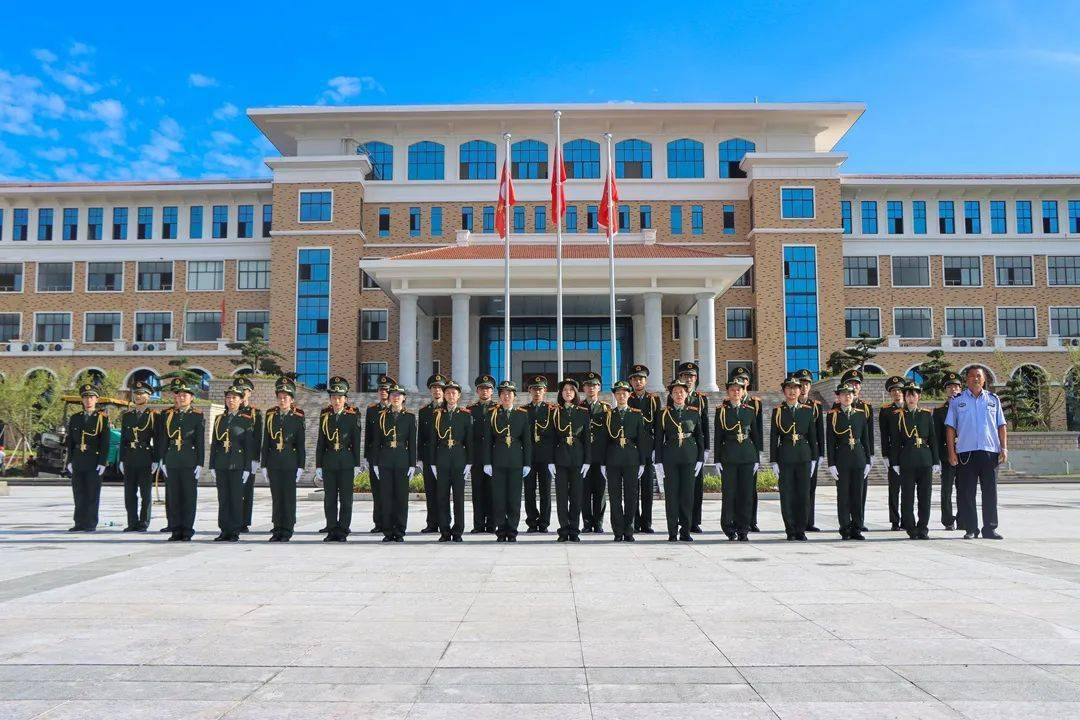 【重磅】国旗飘扬,国歌嘹亮--新宁都中学举行首次升旗仪式