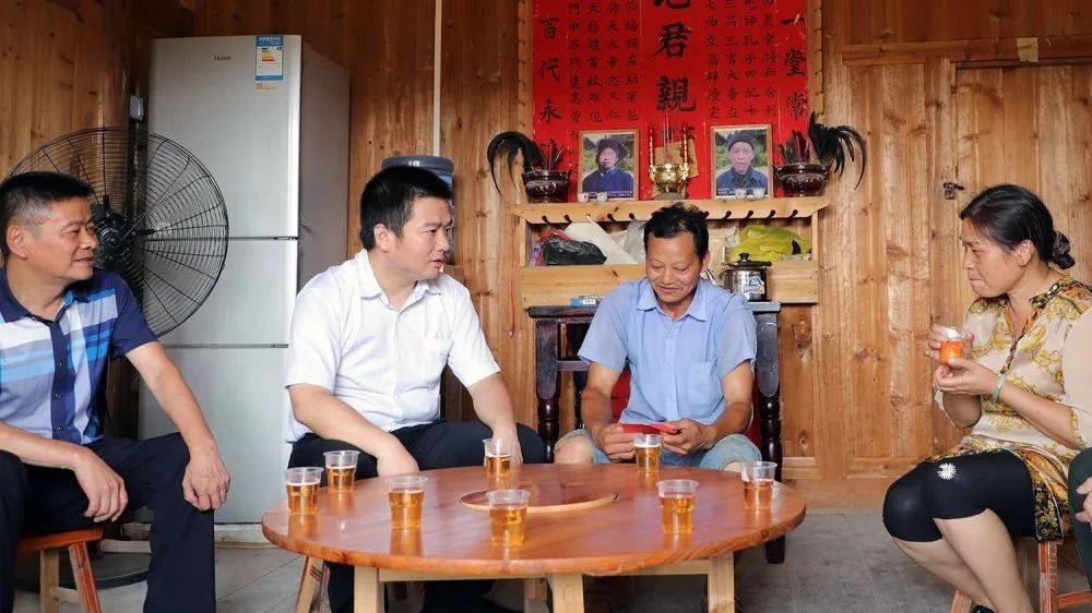 徐刘蔚到丹寨县武警中队,兴仁镇开展"八一"慰问活动