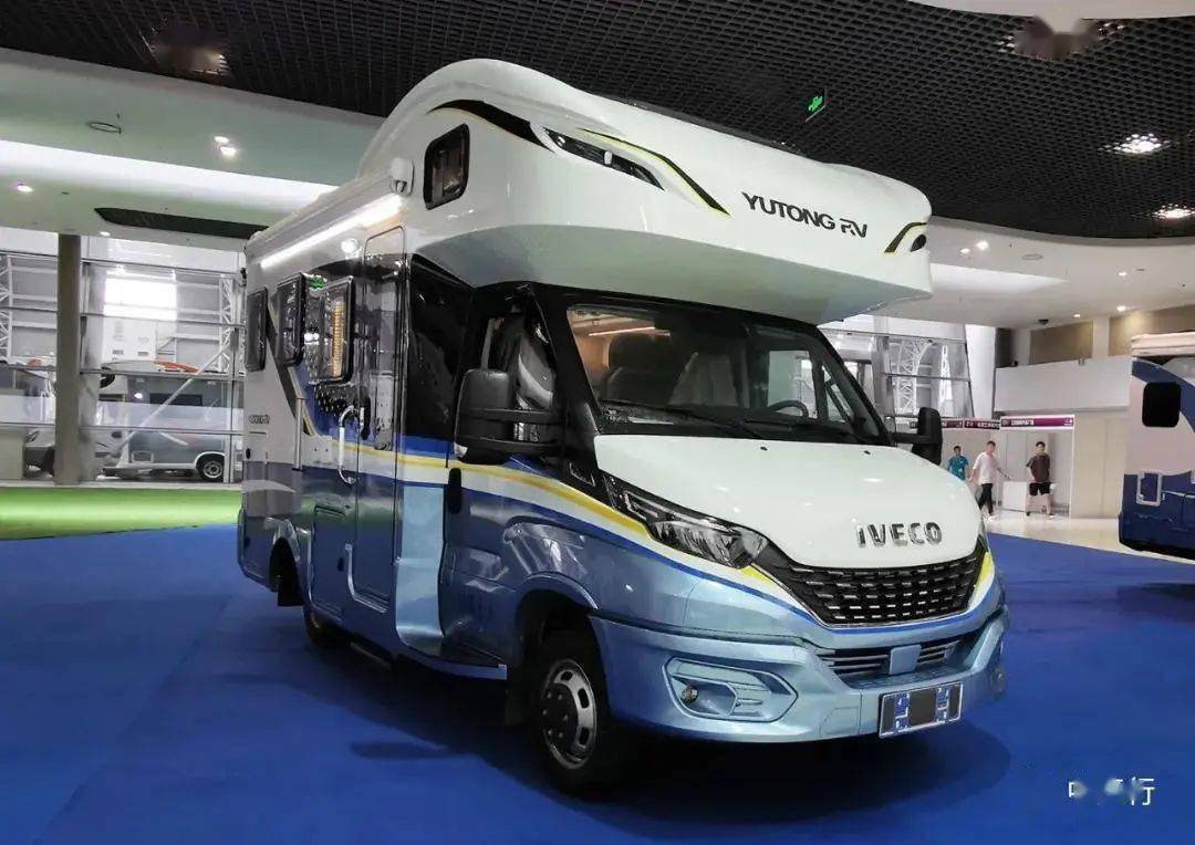 如家般温馨舒适解析宇通进口依维柯国六双拓展房车