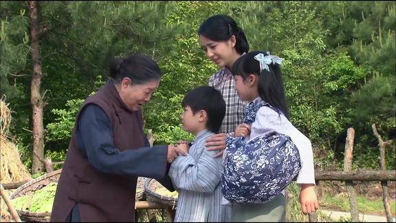 天涯赤子心淑华被逼无奈带着俩孩子回娘家一声妈叫得人心碎