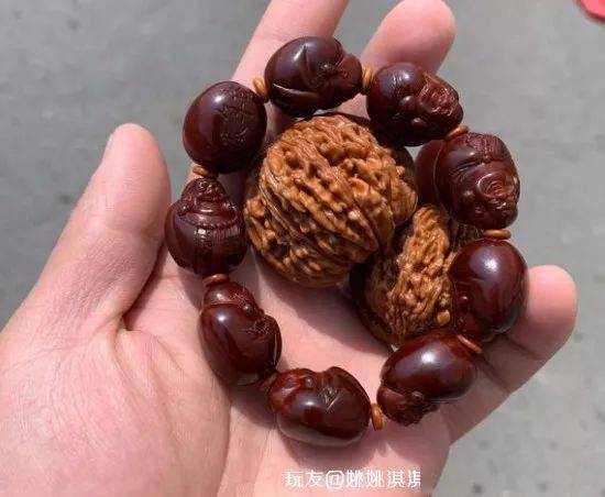 因为是汗手,玩得又仔细玩友@射手座菩提心的橄榄核已经被盘得很透,很