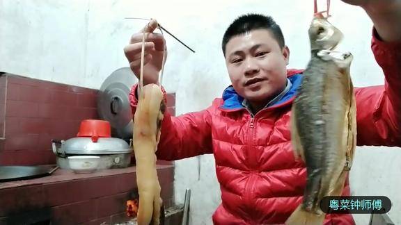 钟师傅广东买回来的鱼干和腊肉一起蒸这就是饭店的味道